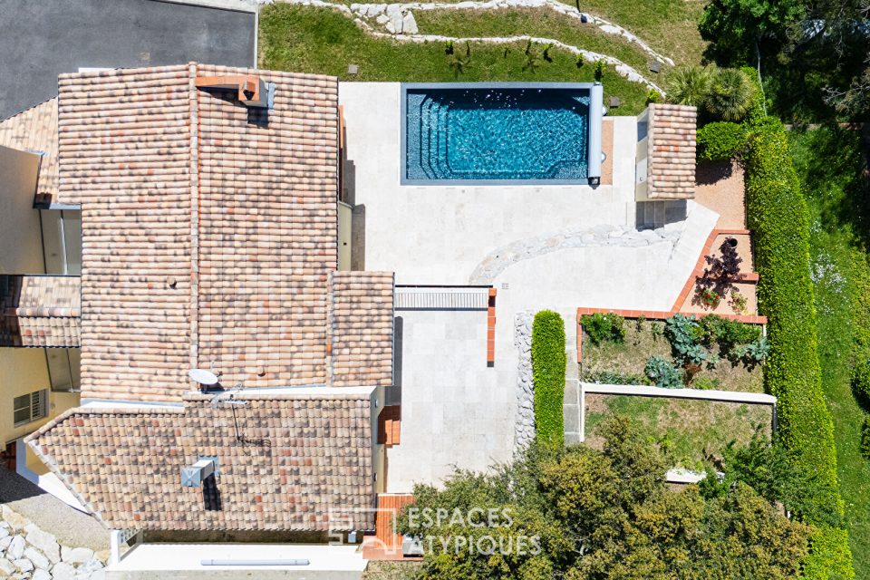 Maison rénovée en contemporain avec piscine sur les coteaux de Lacroix Falgarde