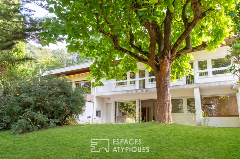 Maison d'architecte seventies et son parc arboré