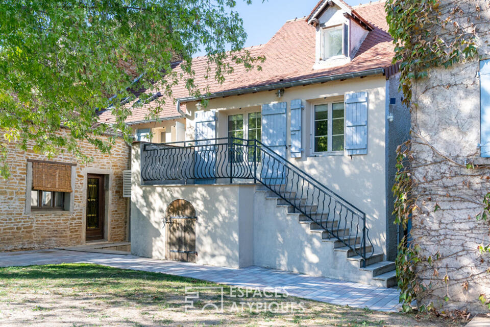 Maison en pierre rénovée et son jardin d'éden au coeur du Clunisois