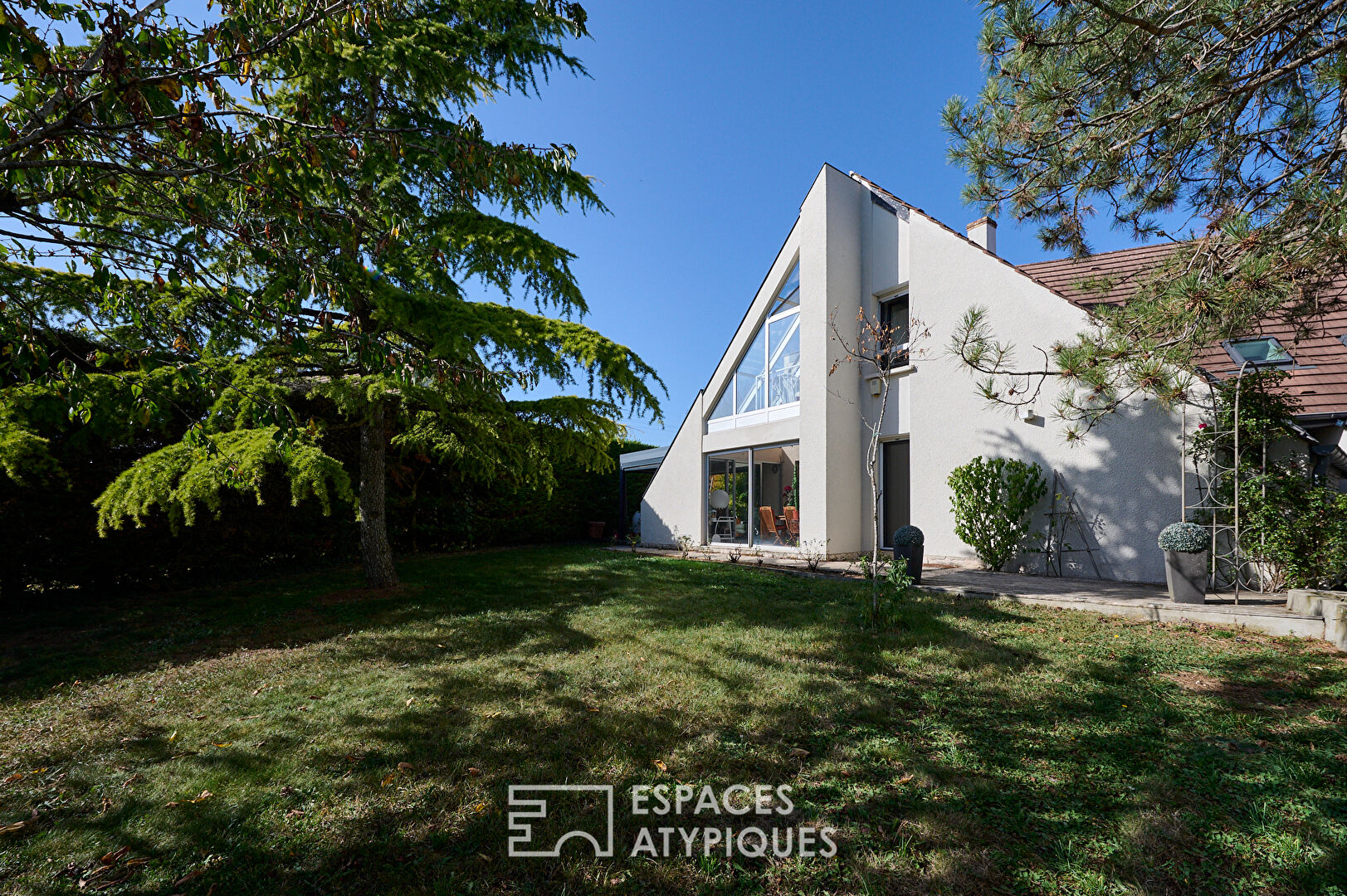 Maison d’architecte avec piscine intérieure