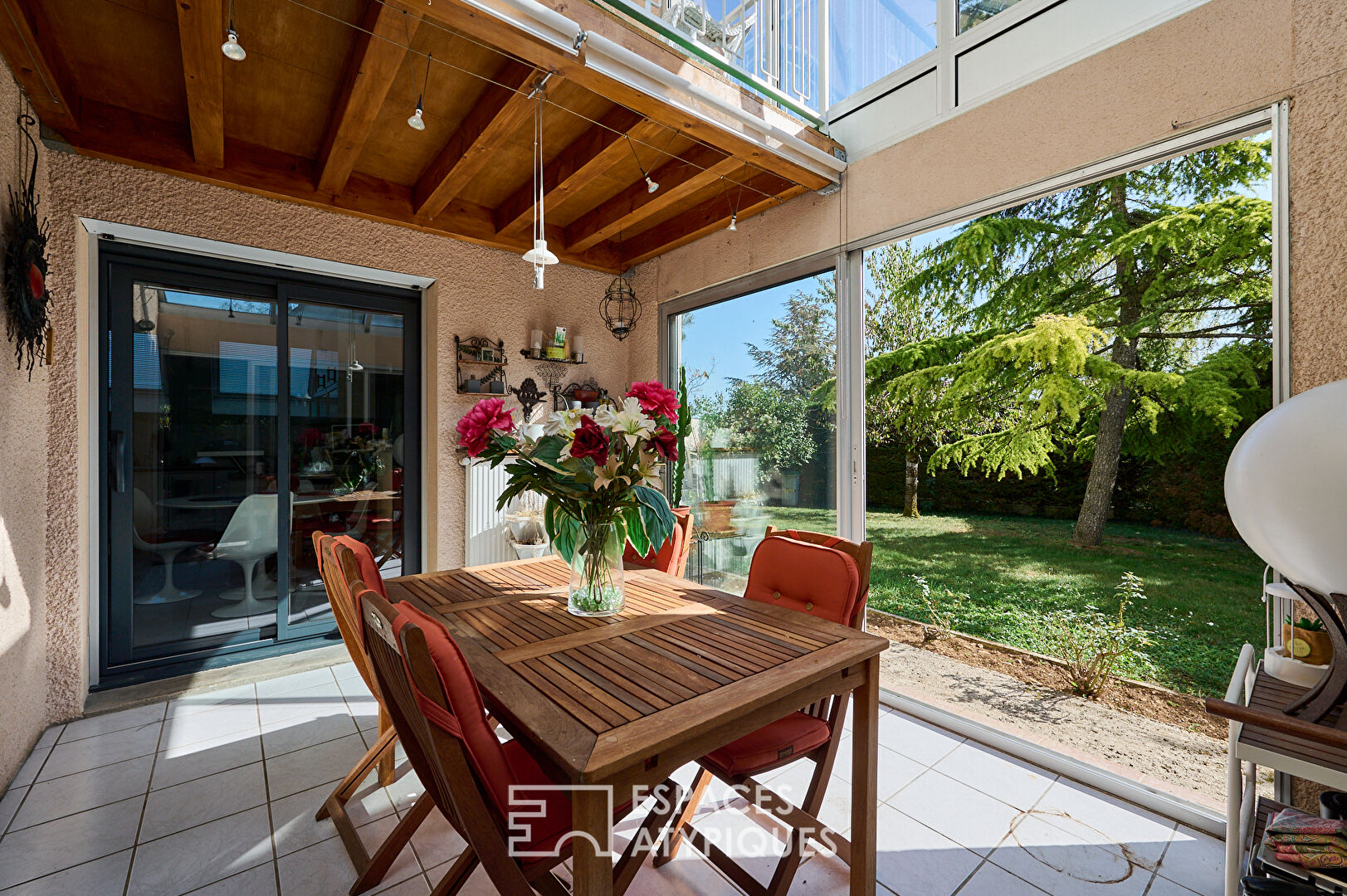 Maison d’architecte avec piscine intérieure