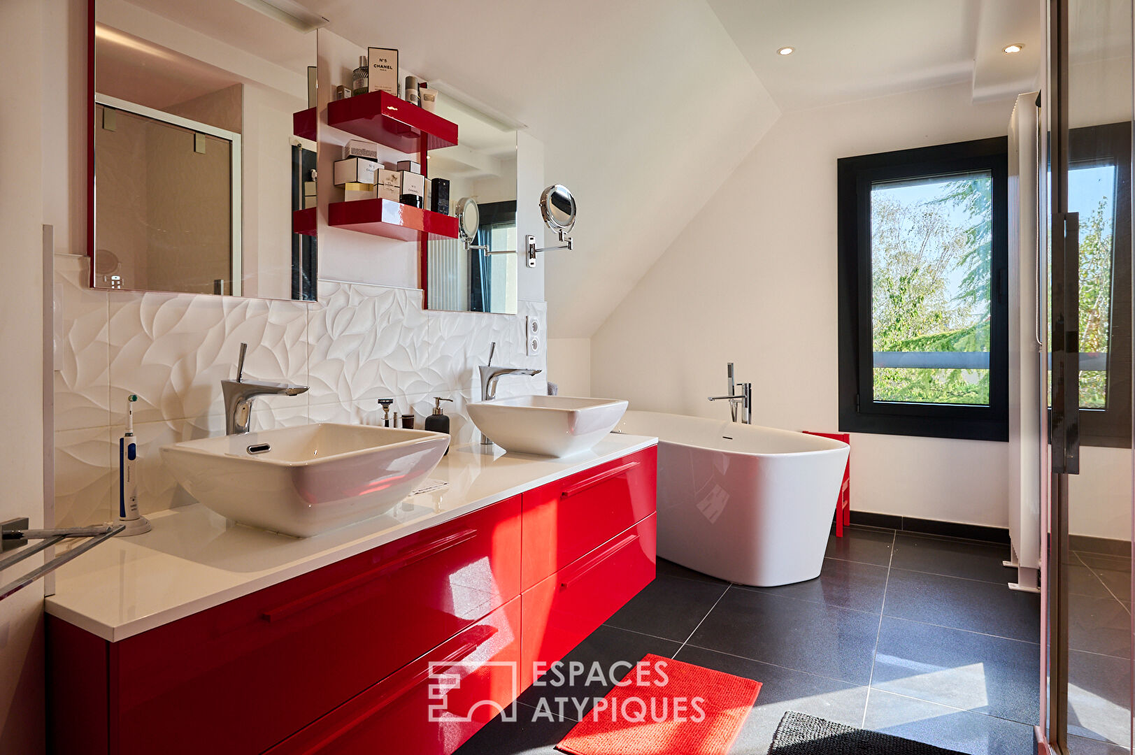 Maison d’architecte avec piscine intérieure