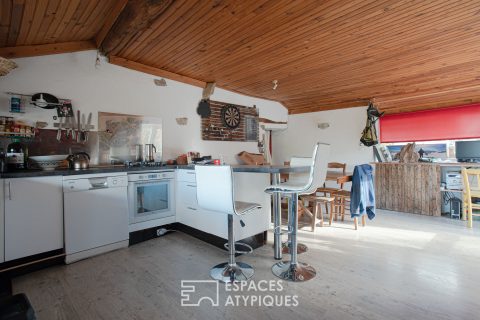 Old farmhouse to renovate in a unique setting