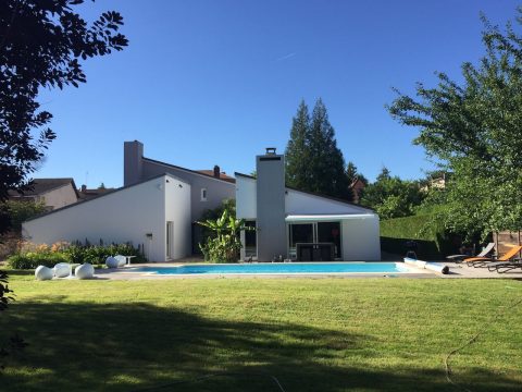 Maison contemporaine avec piscine