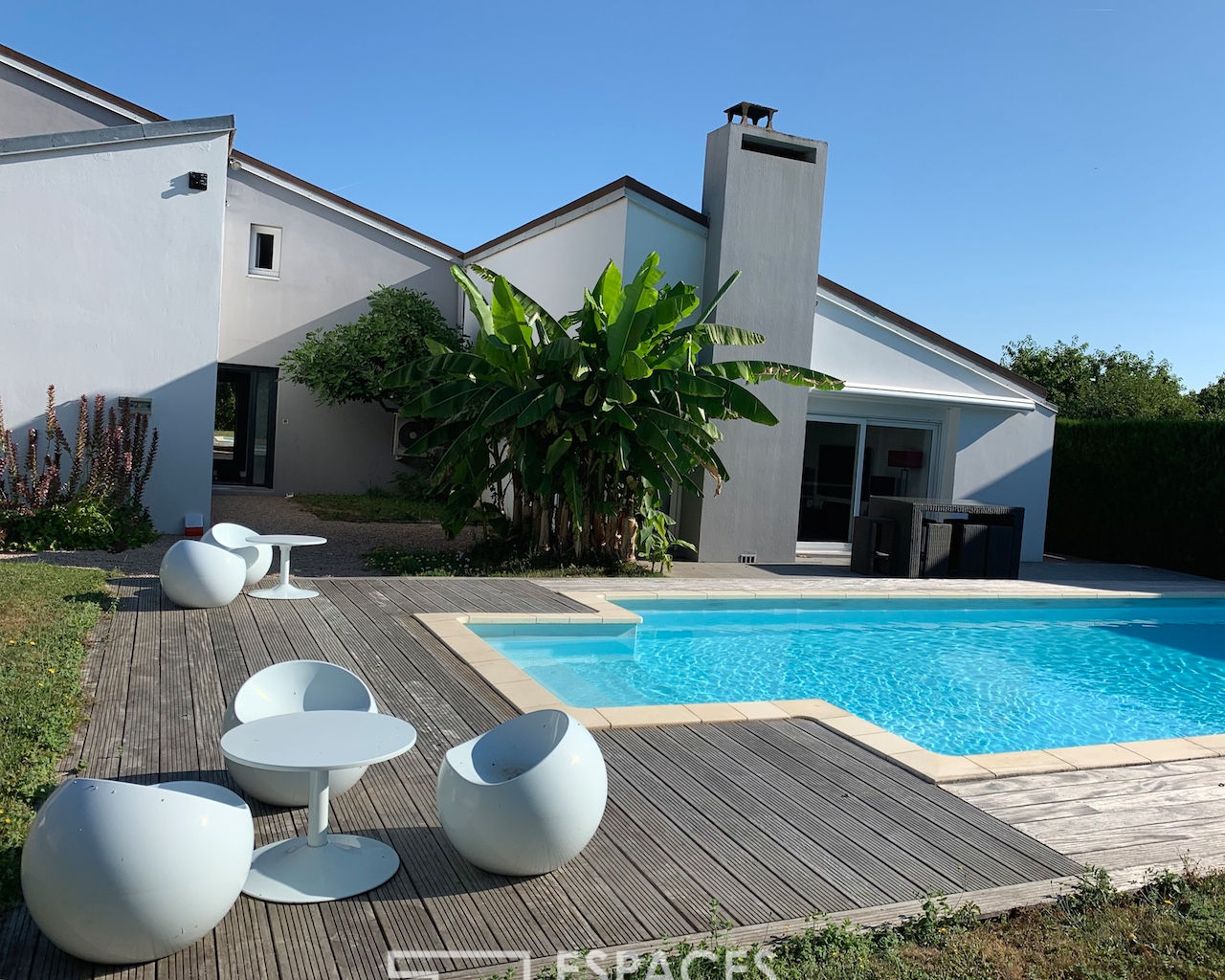 Maison contemporaine avec piscine