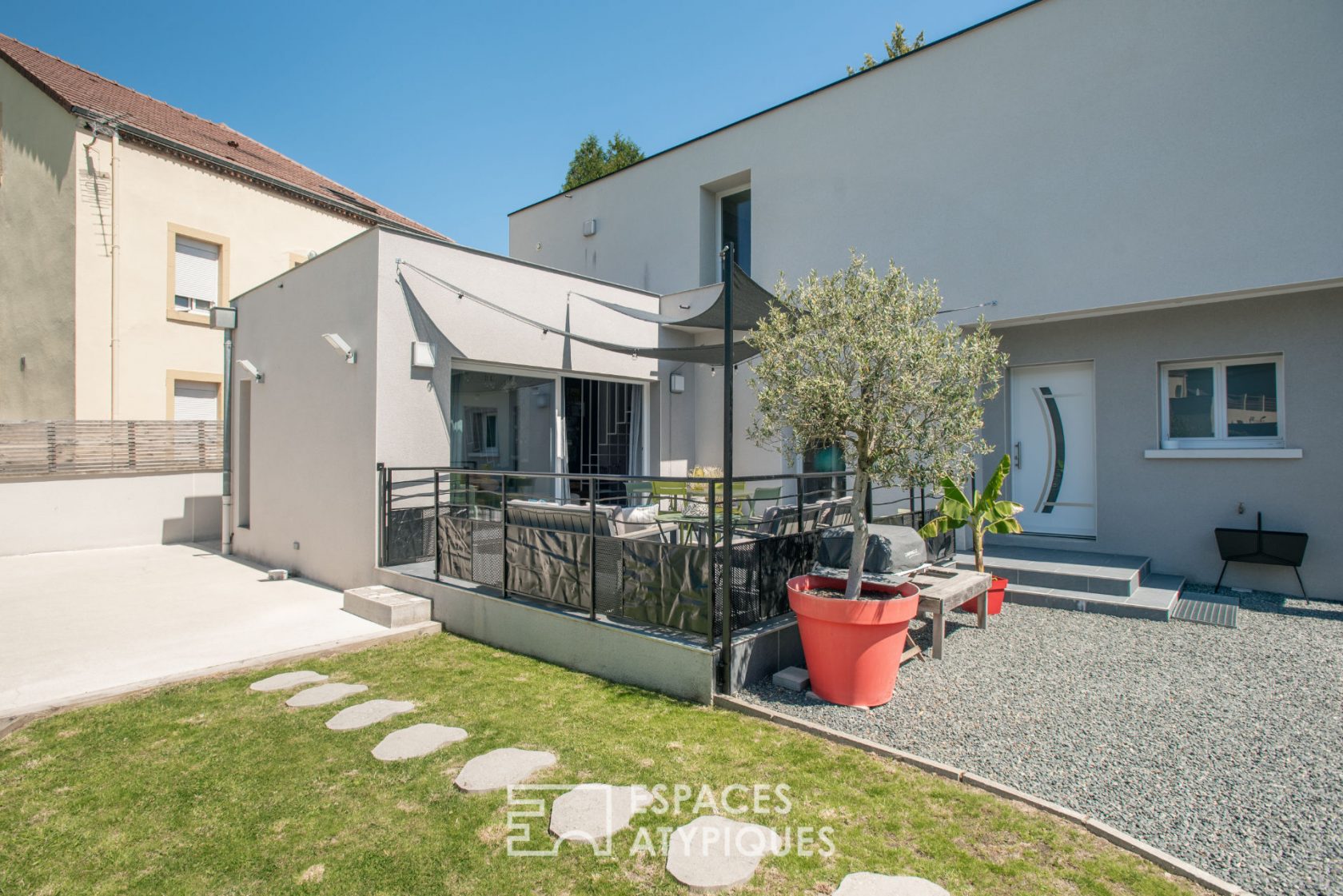 Contemporary house flat roof