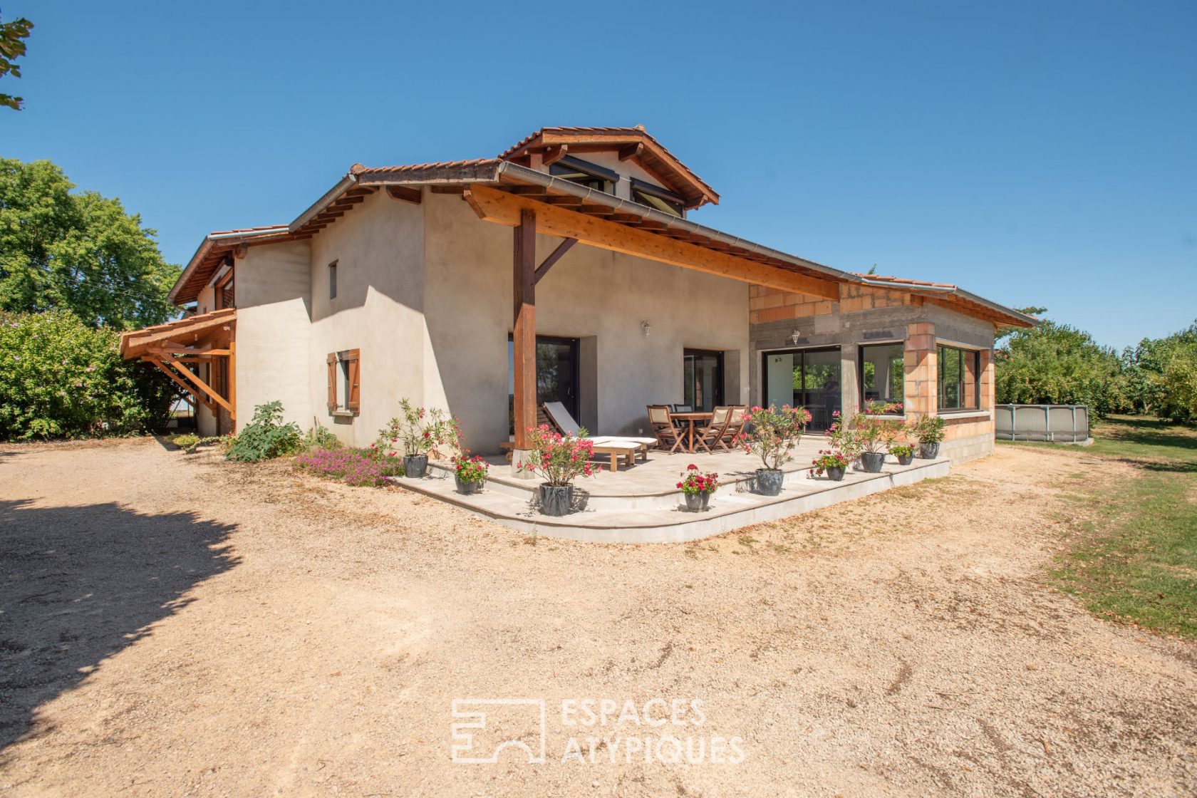 Bressane farm completely renovated on its orchard