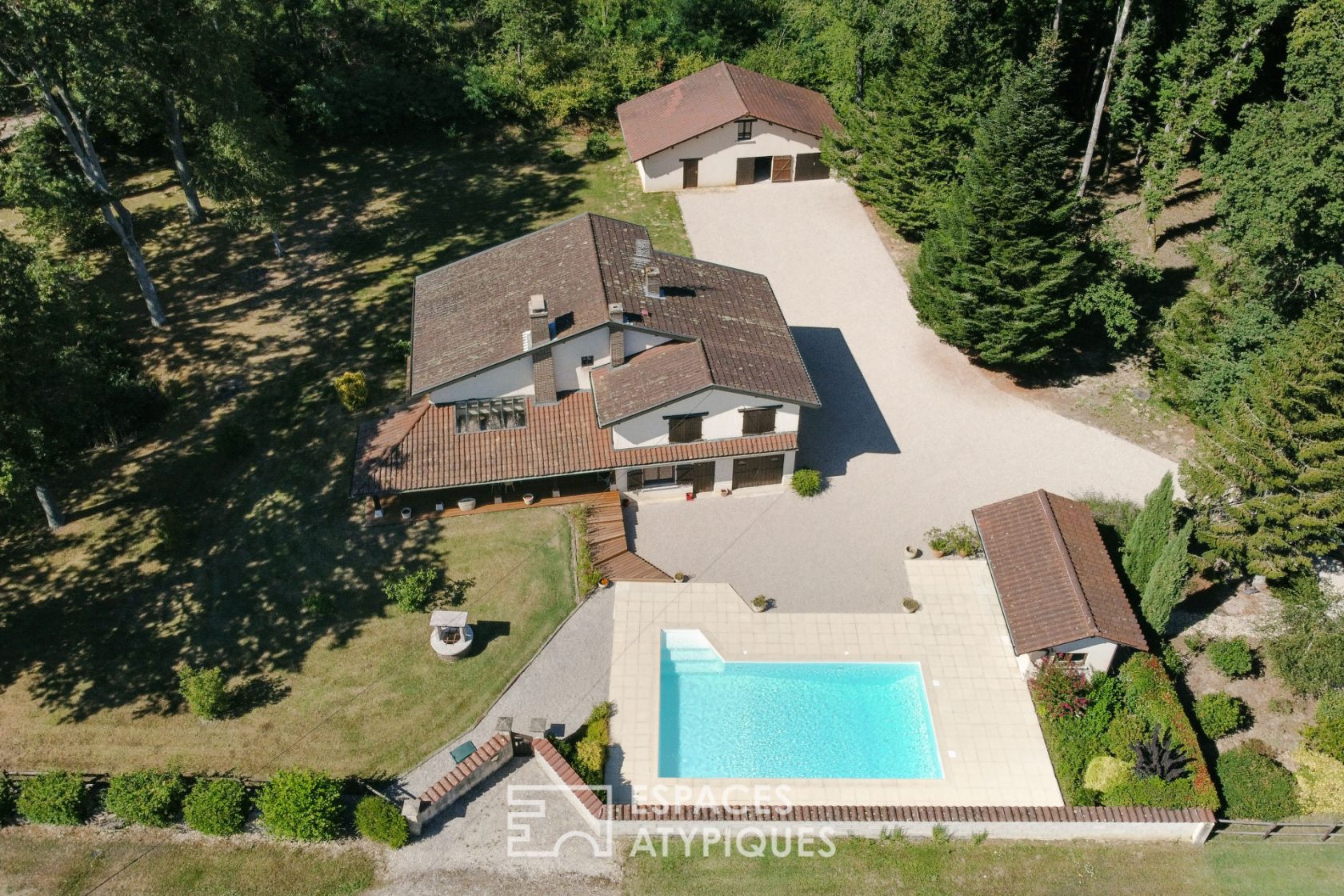 Belle maison avec piscine sur son terrain champêtre