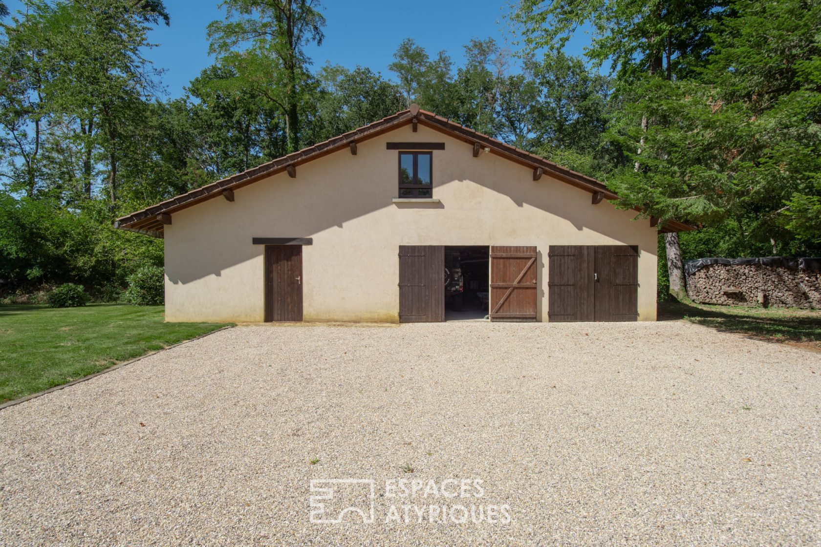 Belle maison avec piscine sur son terrain champêtre