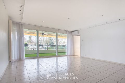 Apartment with terrace in high standing residence