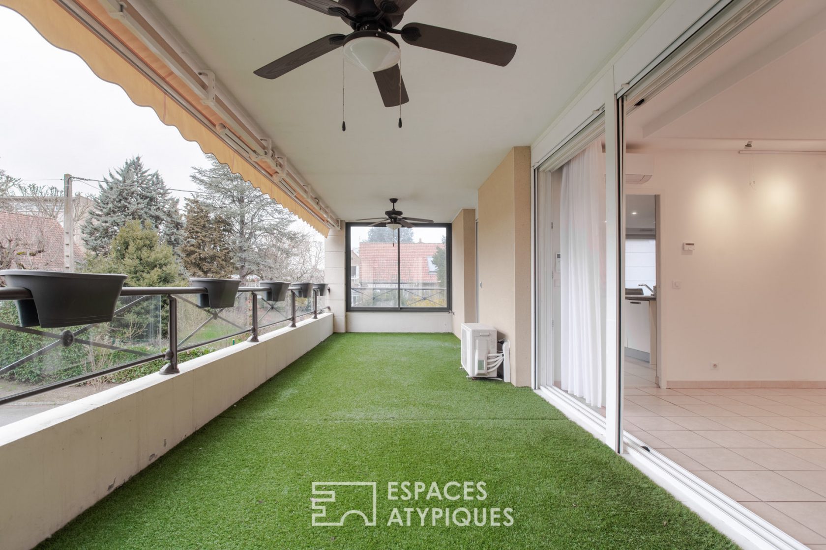 Apartment with terrace in high standing residence