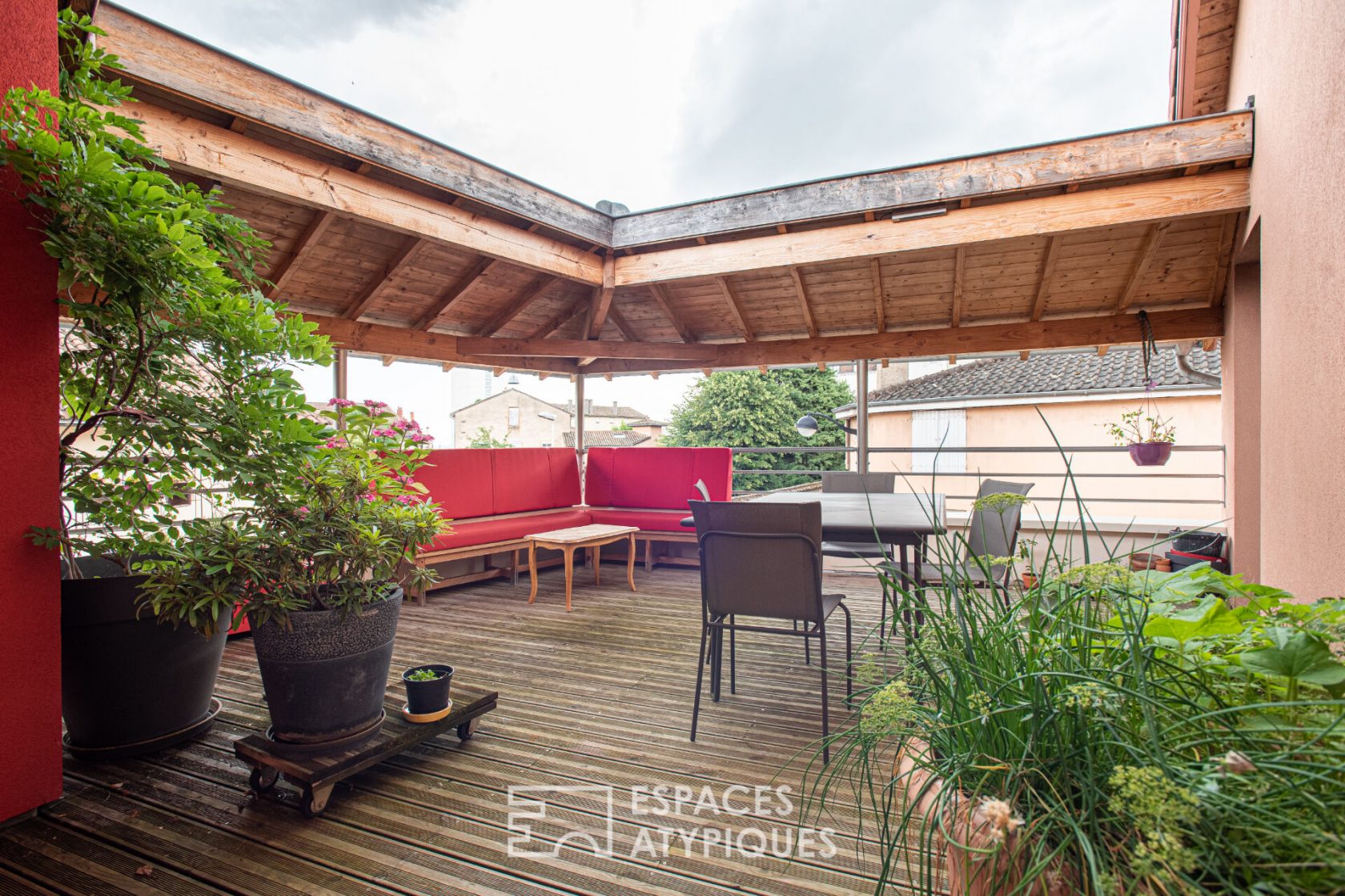 Renovated townhouse in the center of Macon