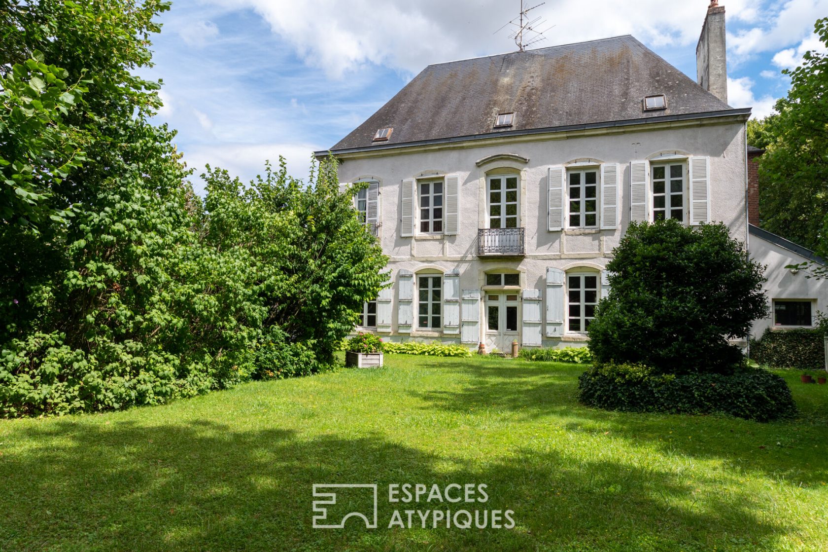 Maitre De Maison | Ventana Blog