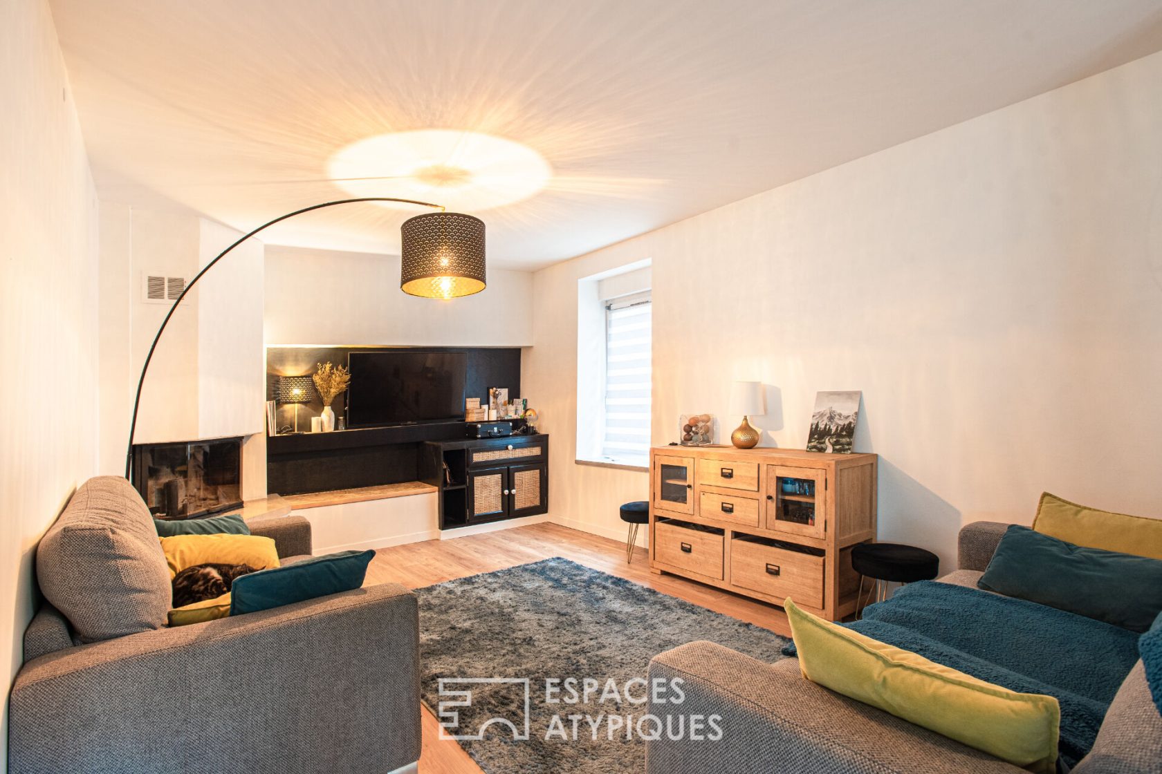 Contemporary house with its 4800m2 park