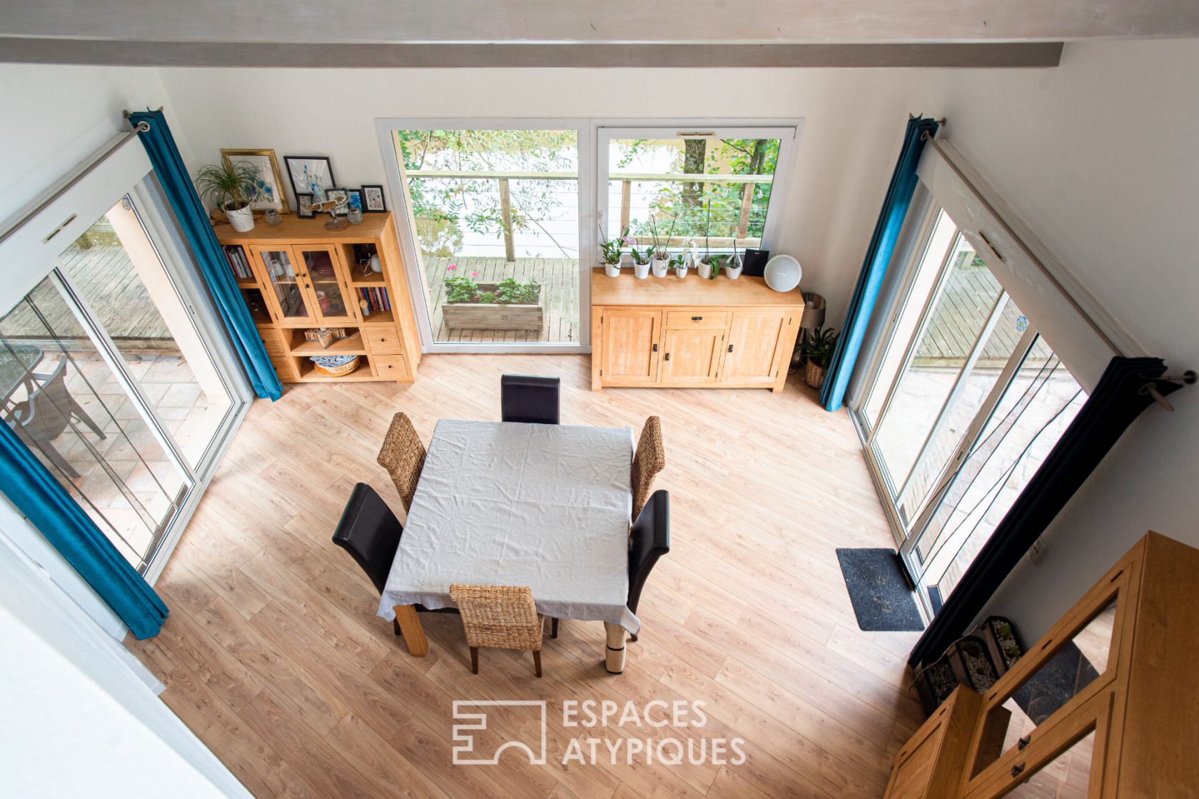 Contemporary house with its 4800m2 park