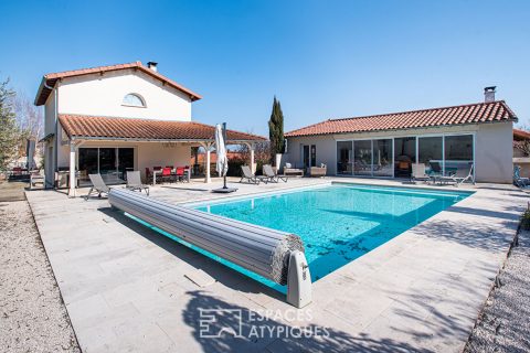 Contemporary house with swimming pool