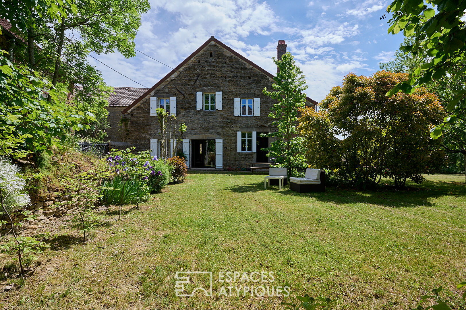 Ancienne ferme en pierre rénovée