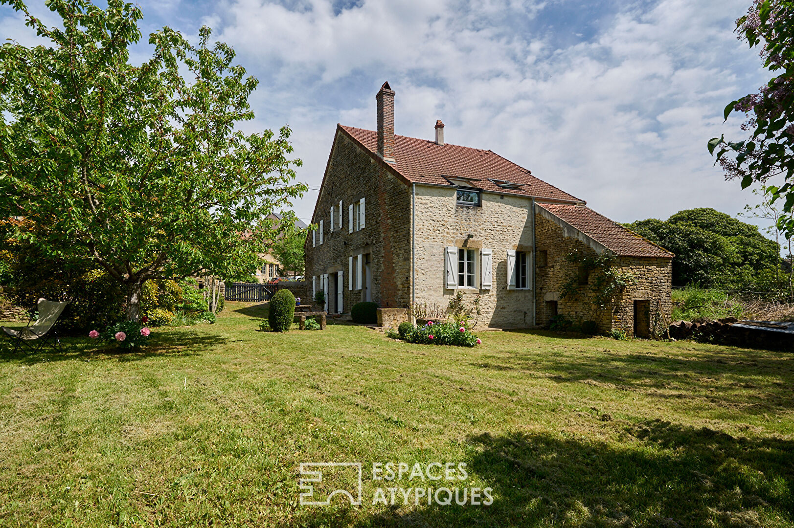 Ancienne ferme en pierre rénovée