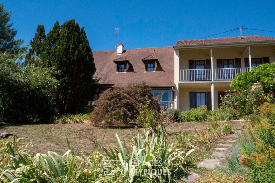 71500 LOUHANS - Grande maison familiale atypique sur son parc arboré - Réf. 424EB