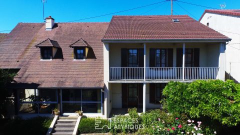 Grande maison familiale atypique sur son parc arboré