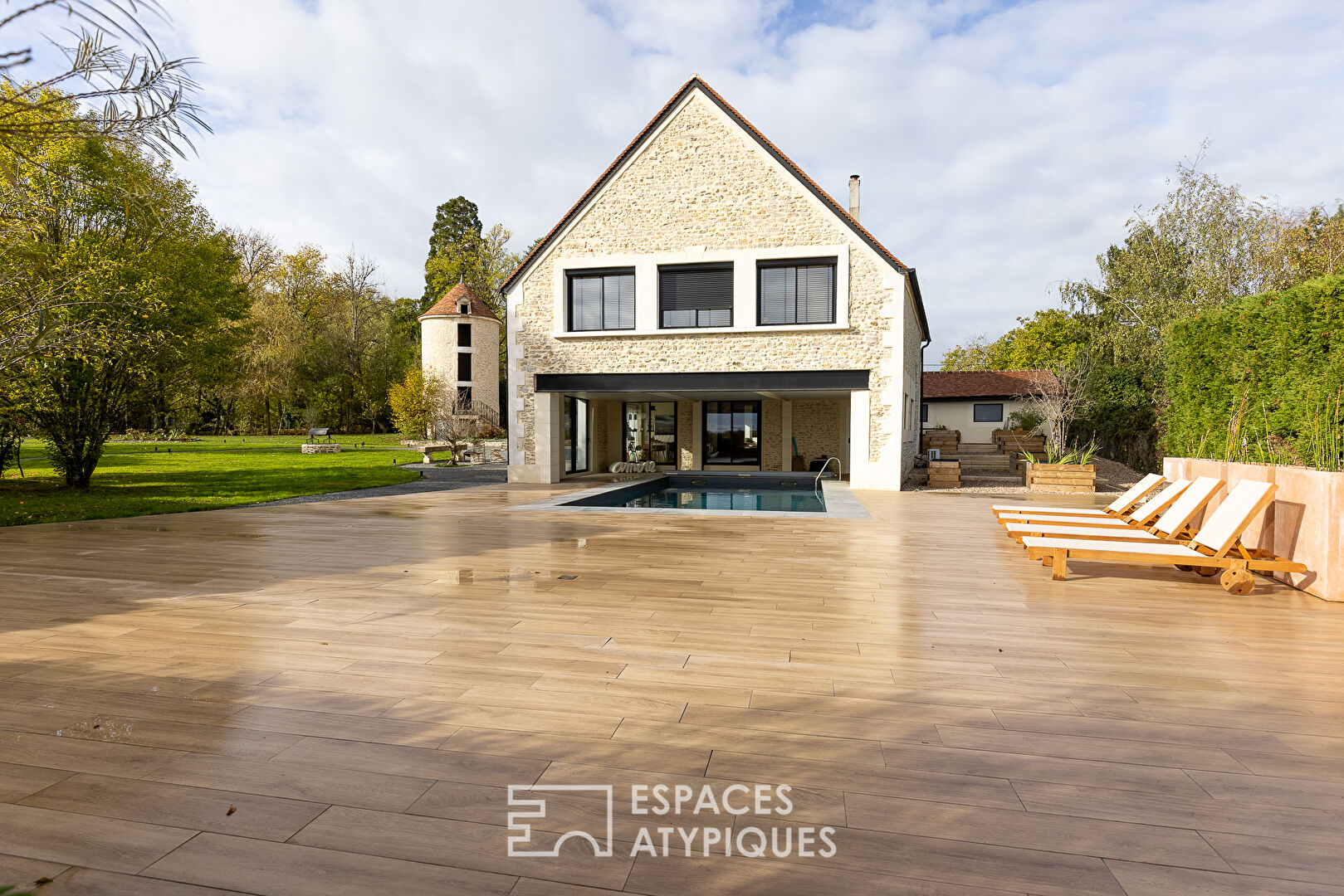 Longère de 380 m2 avec son étang et son pigeonnier