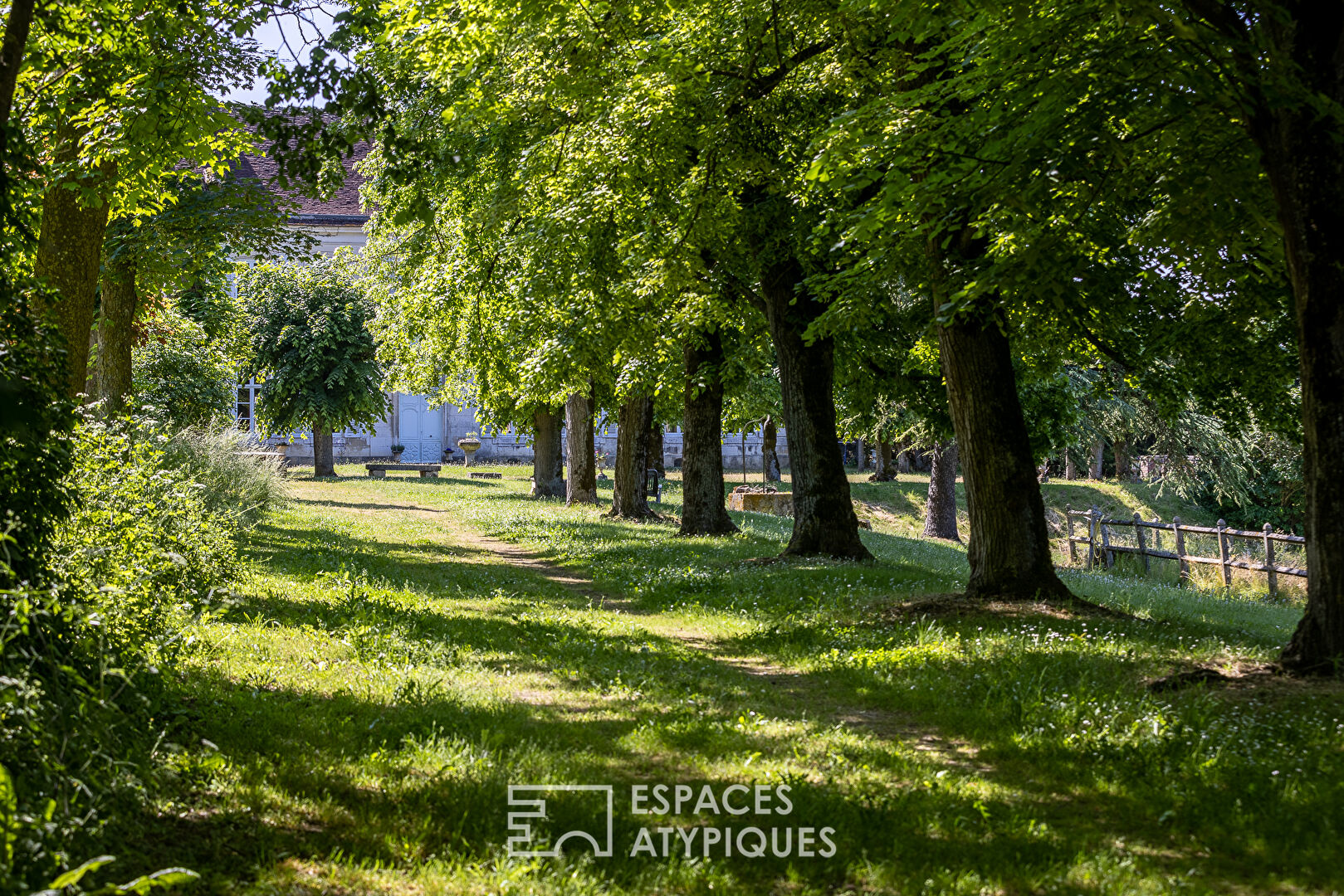 Château proche Chablis à rénover