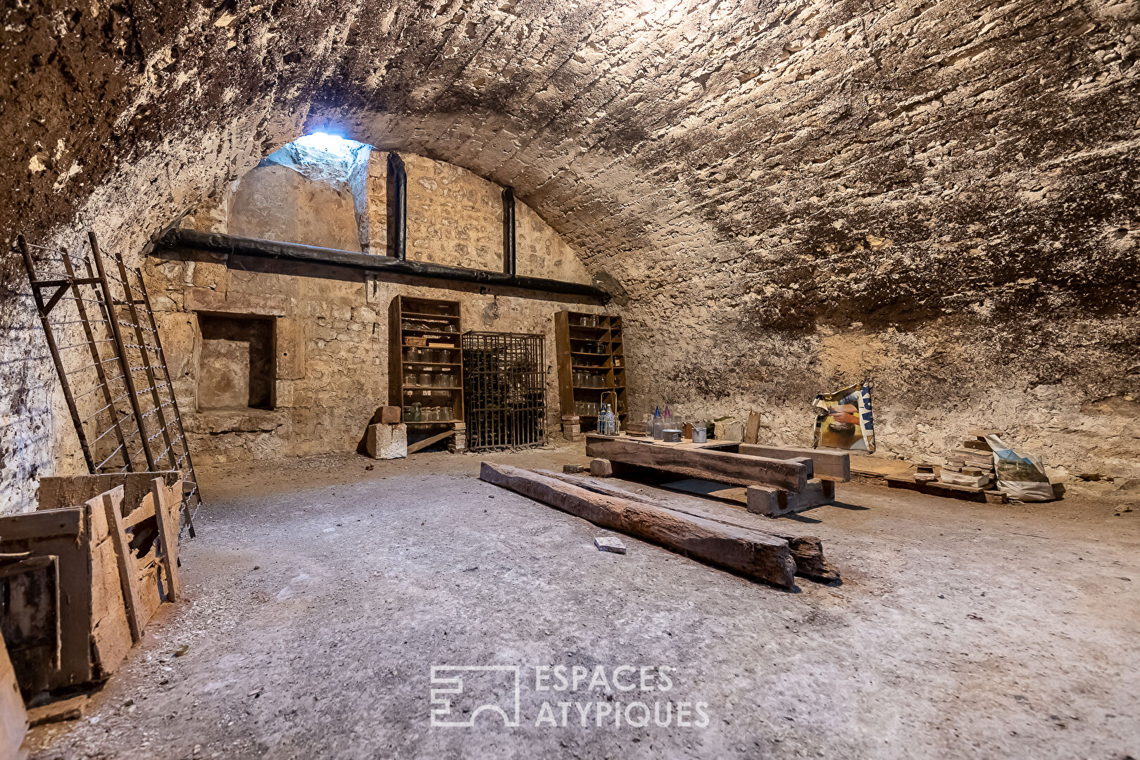 Château proche Chablis à rénover