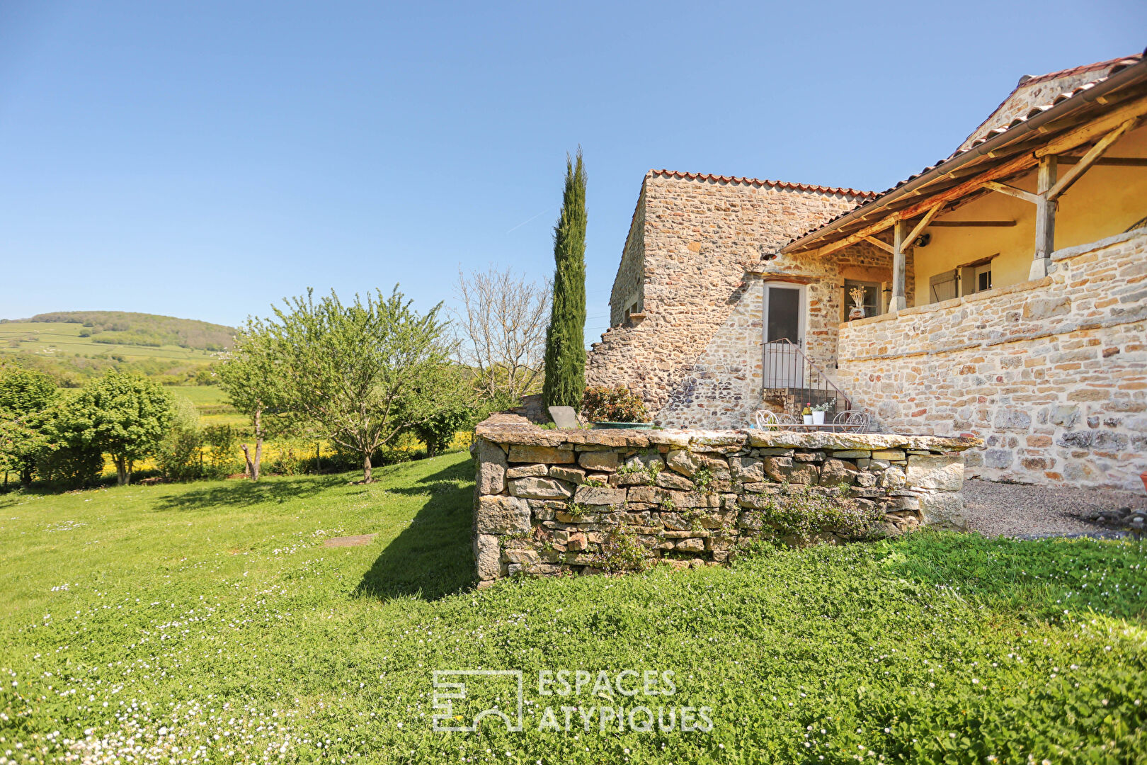 Maison de caractère  du XVIII éme entièrement rénovée