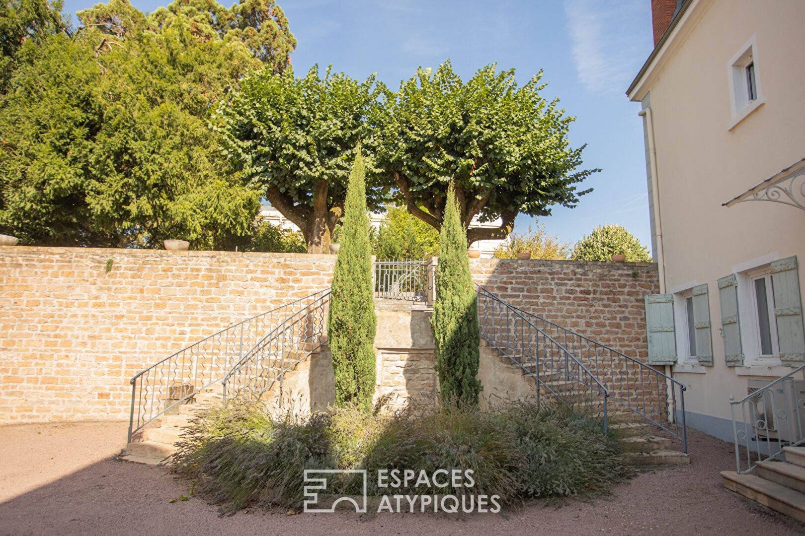 Bourgeois house in the center of Mâcon with wooded park