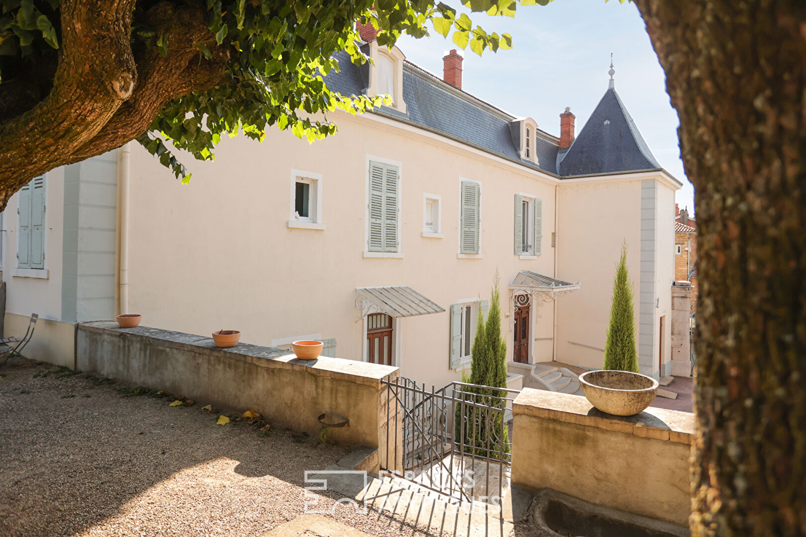 Bourgeois house in the center of Mâcon with wooded park