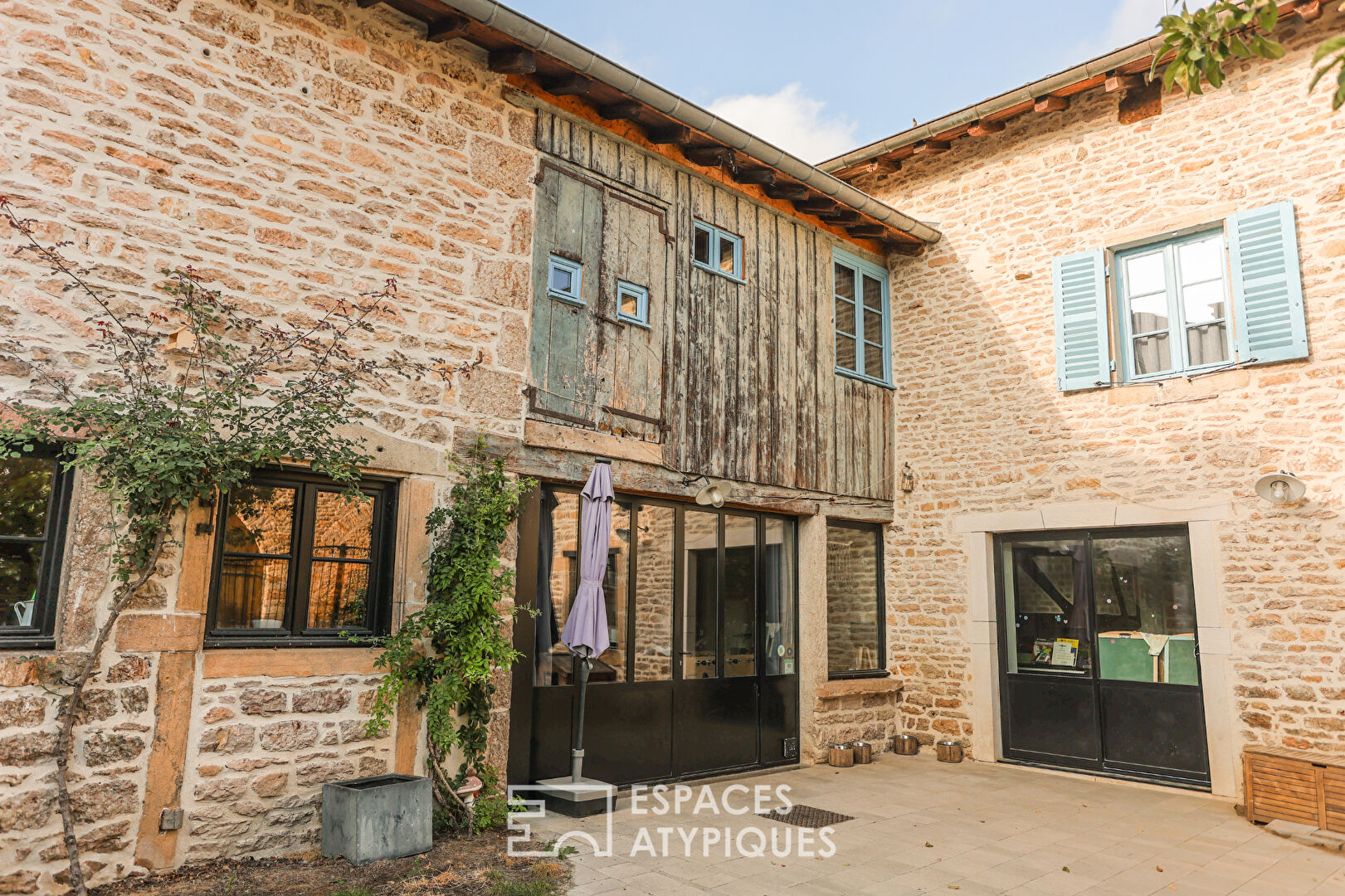 Old renovated forge in the heart of a wine village