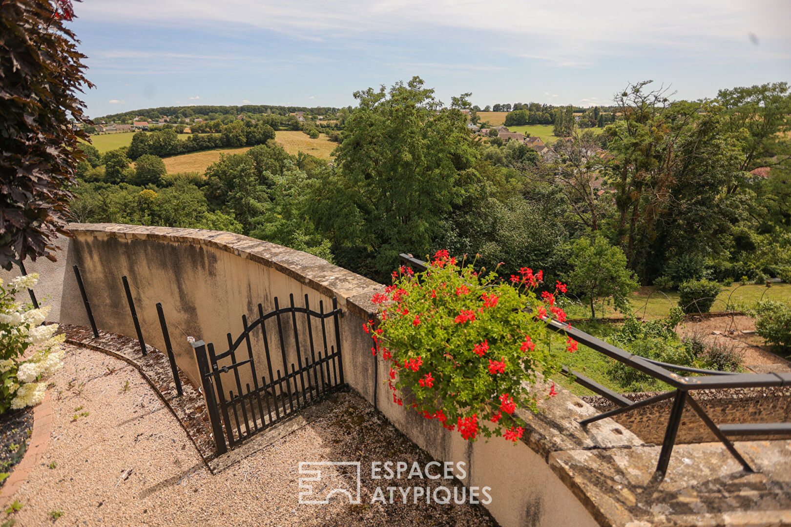 La bourgeoise perchée sur ses remparts