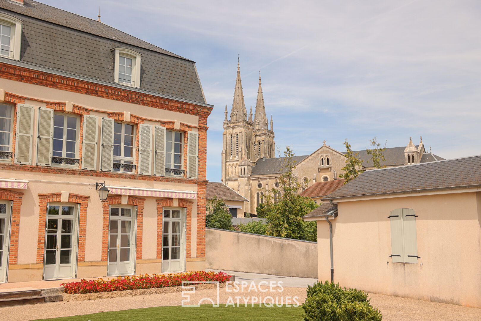 La bourgeoise perchée sur ses remparts