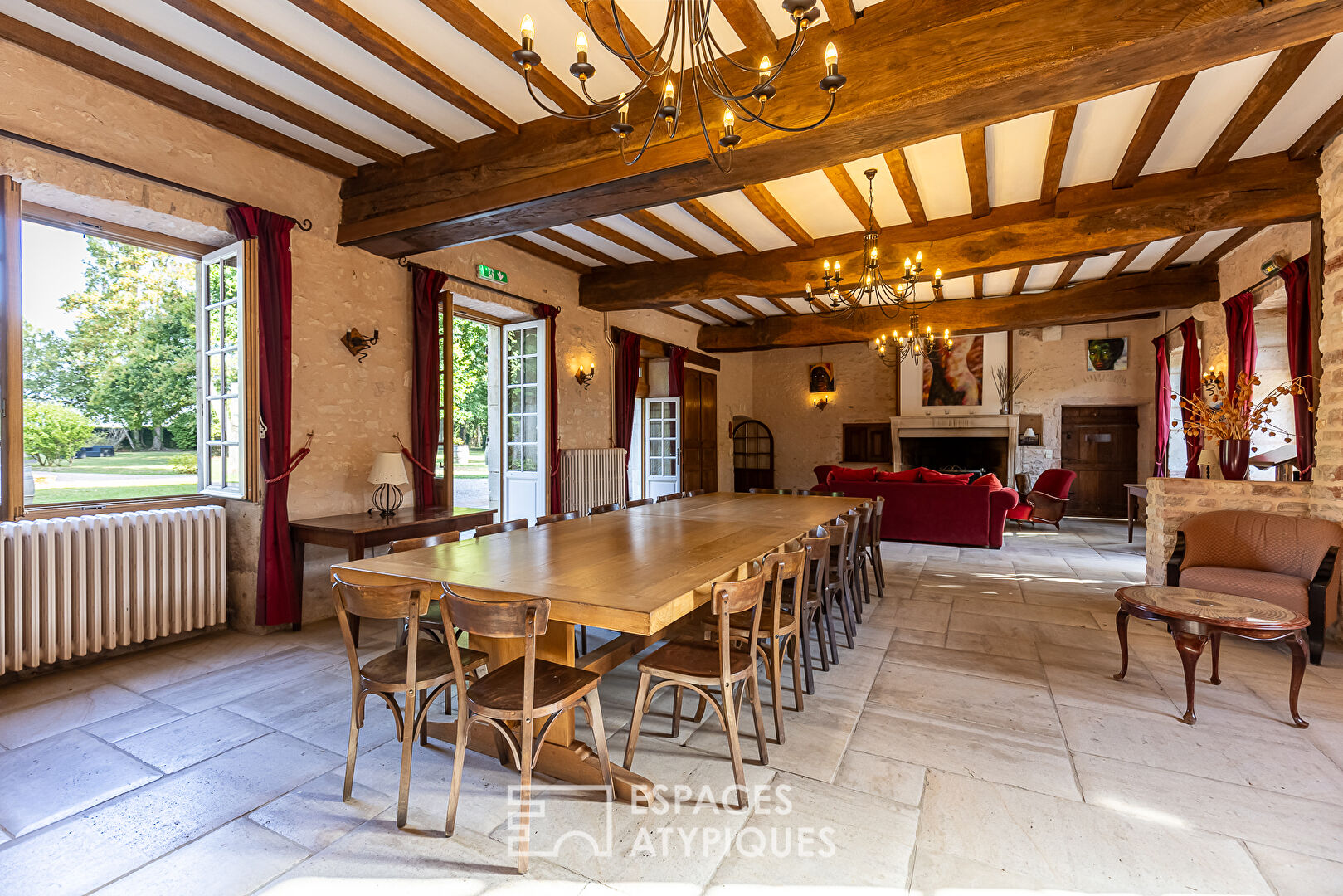 10 hectare property with its 14th century manor and outbuildings