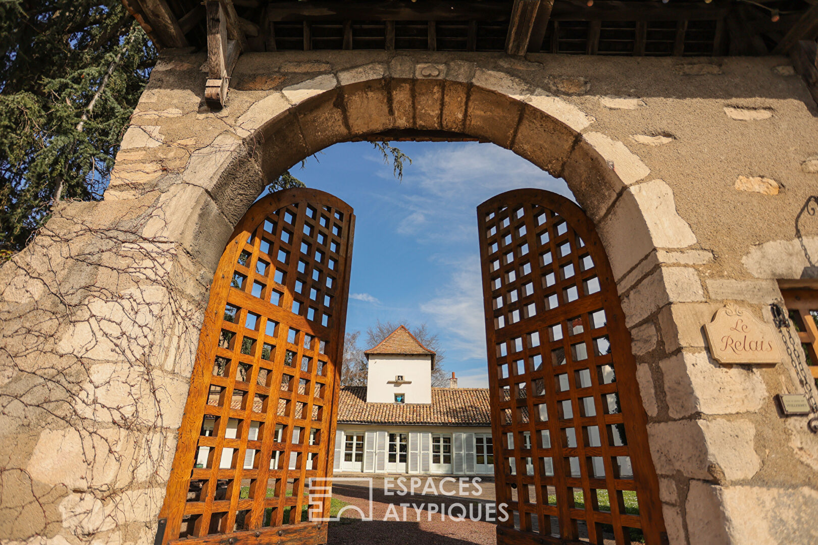 Ancien relais de diligence du 16ème siècle