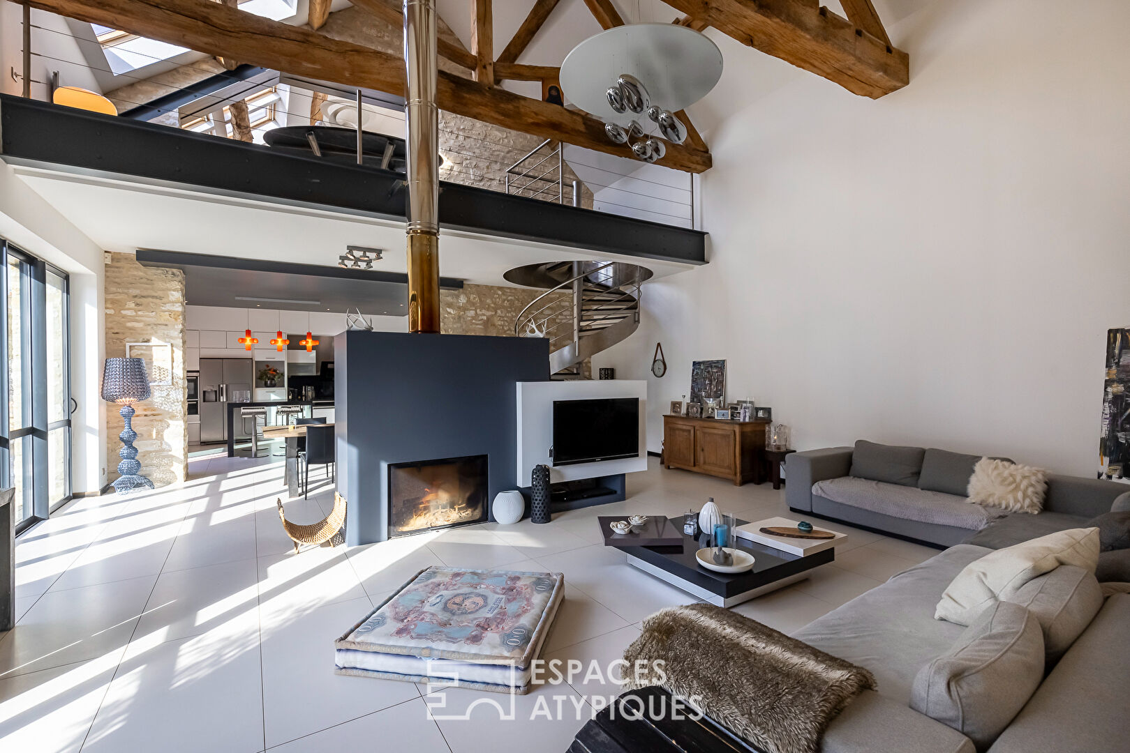 Renovated barn with contemporary design of 317.7 sqm
