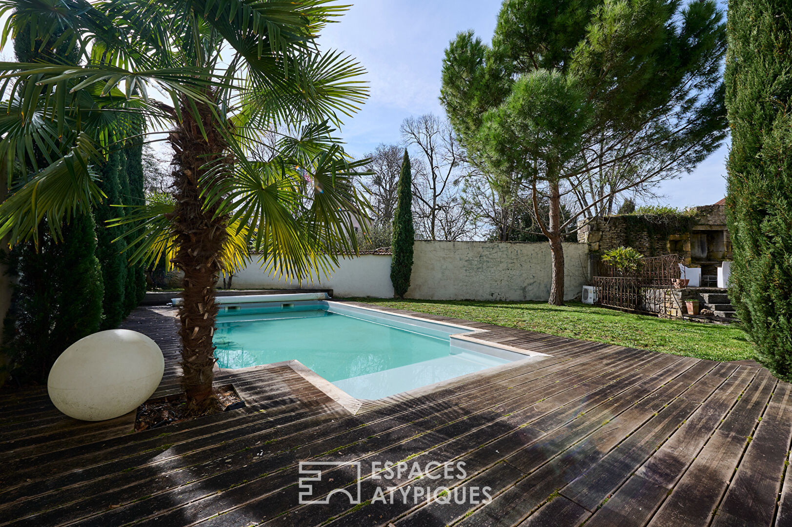 Maison de charme en pierre rénovée, avec piscine