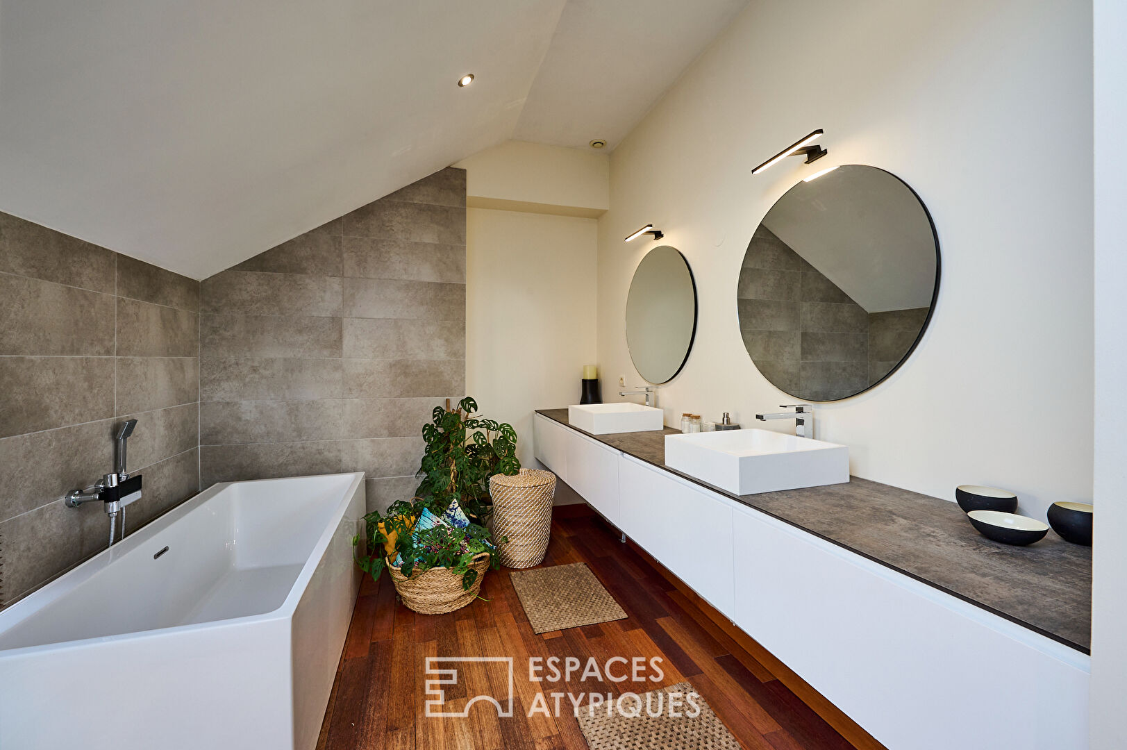 Maison de charme en pierre rénovée, avec piscine