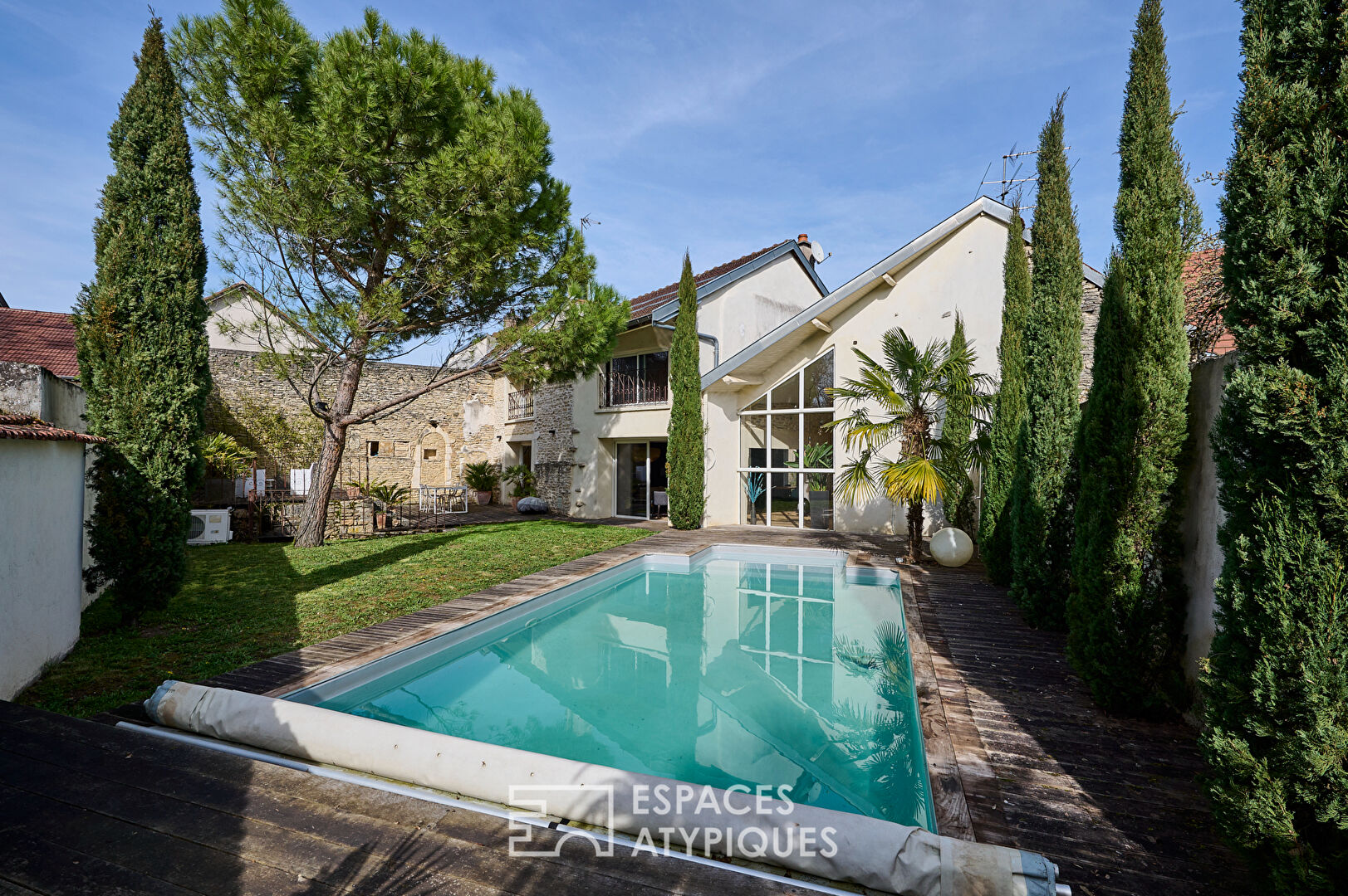 Maison de charme en pierre rénovée, avec piscine