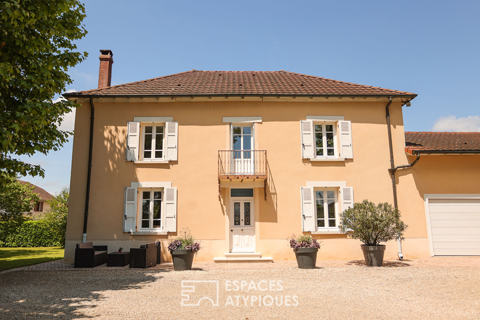 Elegant mansion close to all amenities