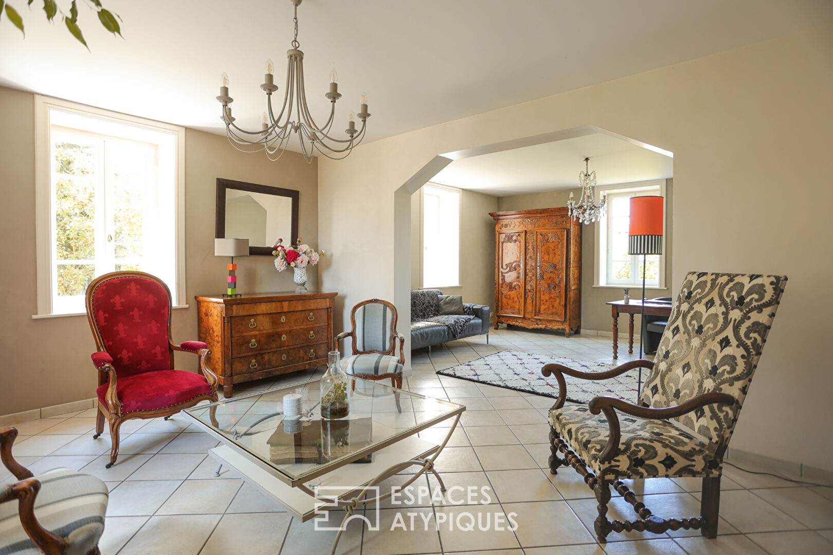 Elegant mansion close to all amenities