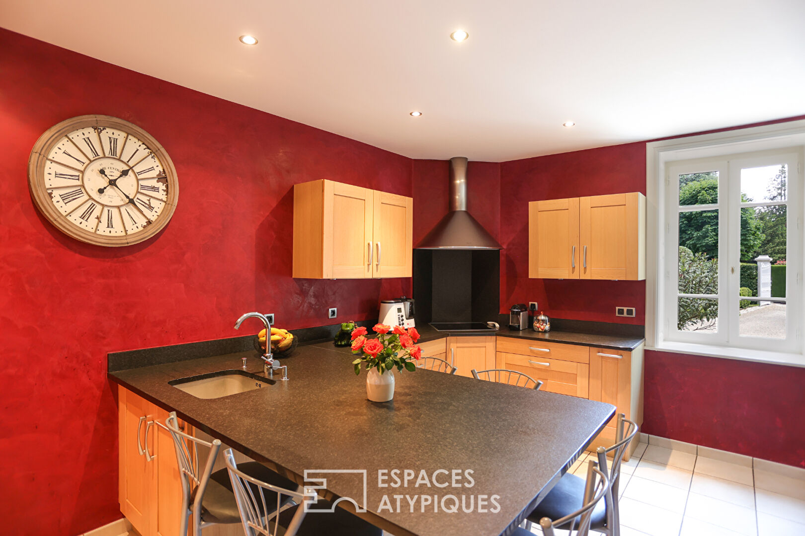 Elegant mansion close to all amenities