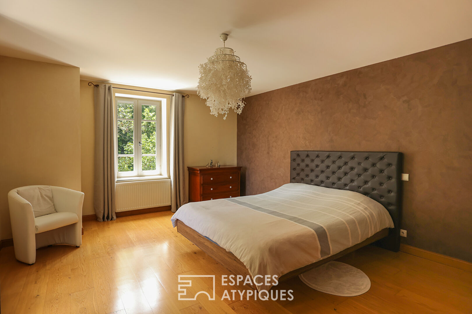 Elegant mansion close to all amenities