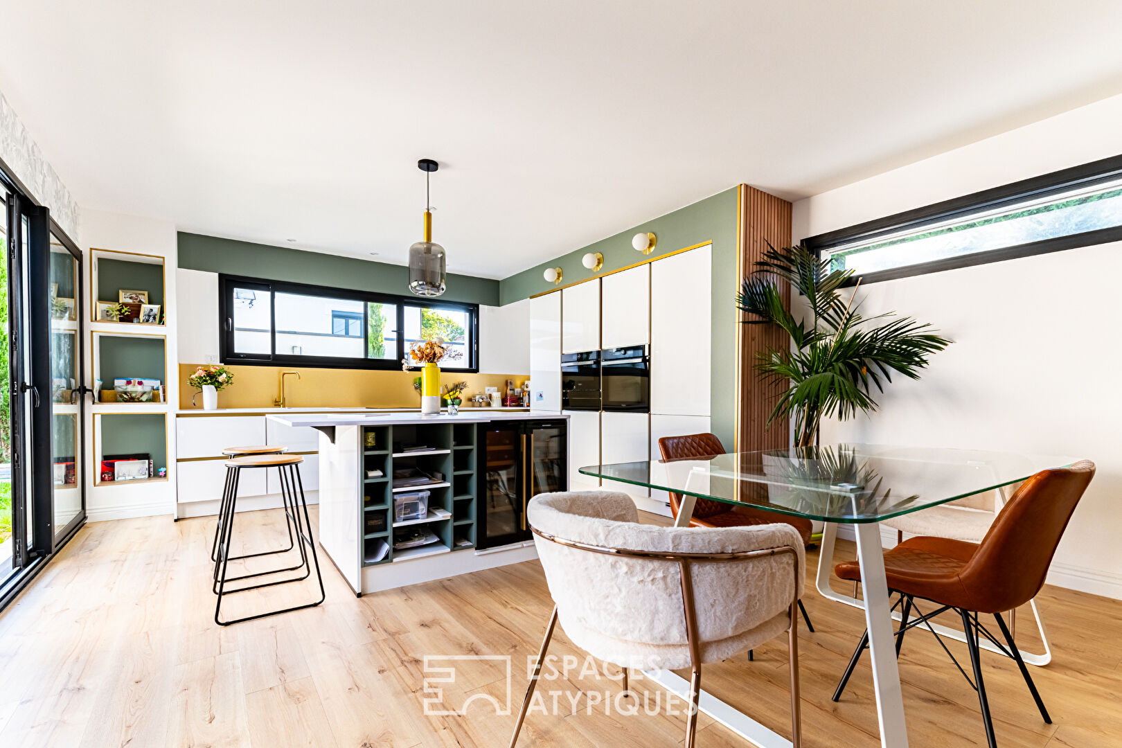 Contemporary House of 130 sqm with Swimming Pool in the Heart of the City