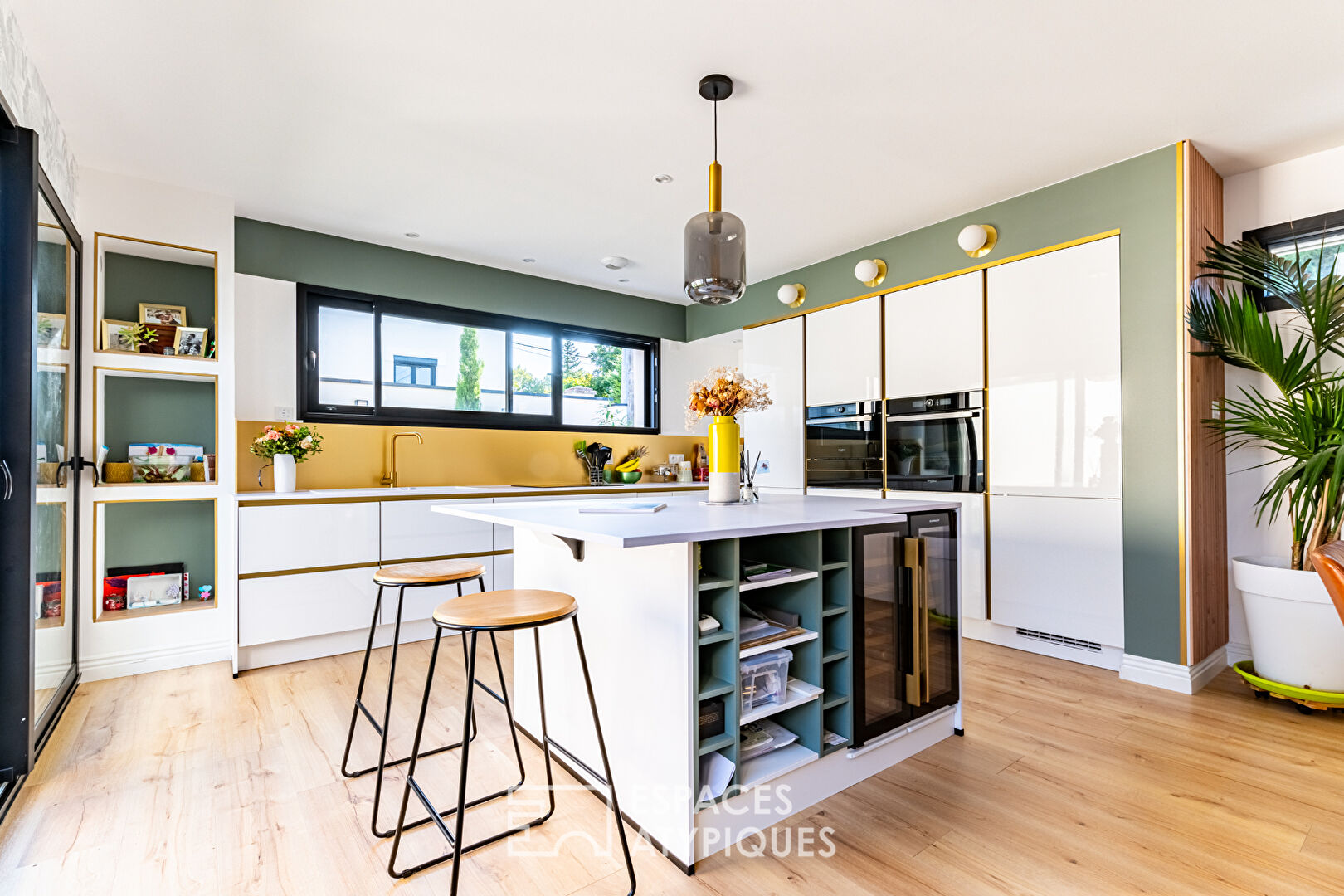 Contemporary House of 130 sqm with Swimming Pool in the Heart of the City
