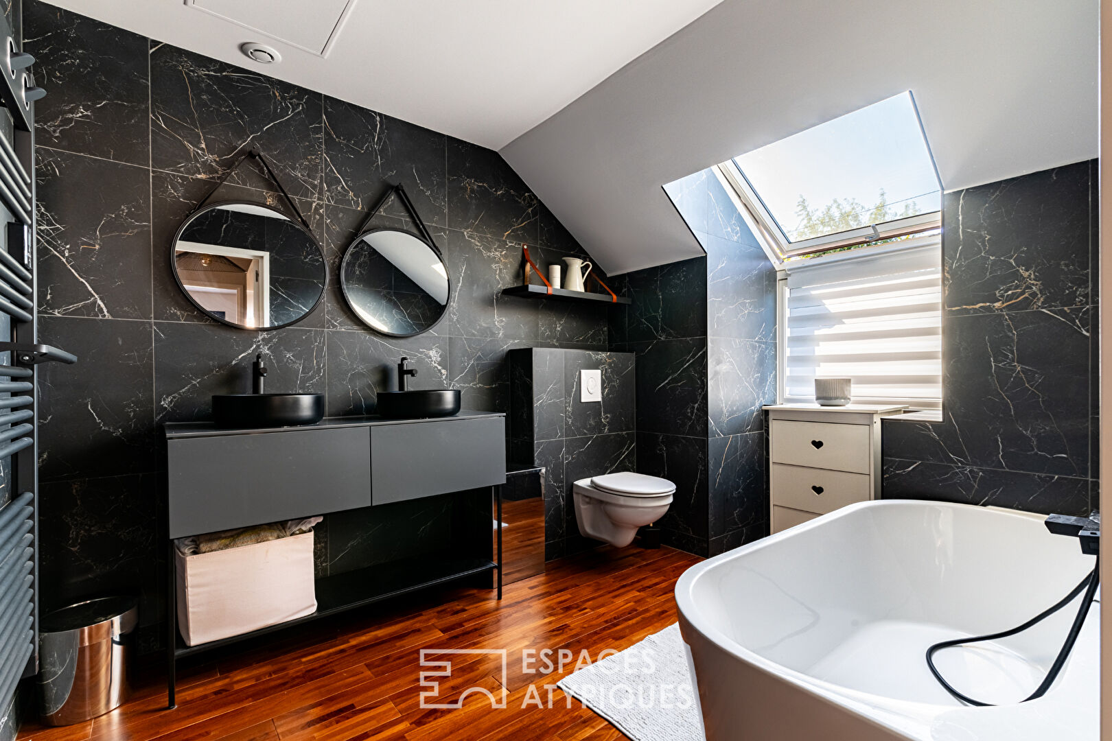Contemporary House of 130 sqm with Swimming Pool in the Heart of the City