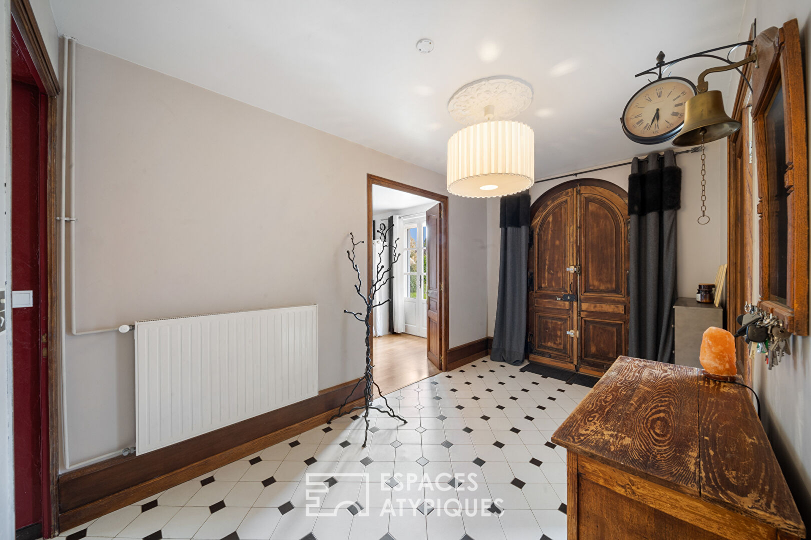 Single storey house with swimming pool