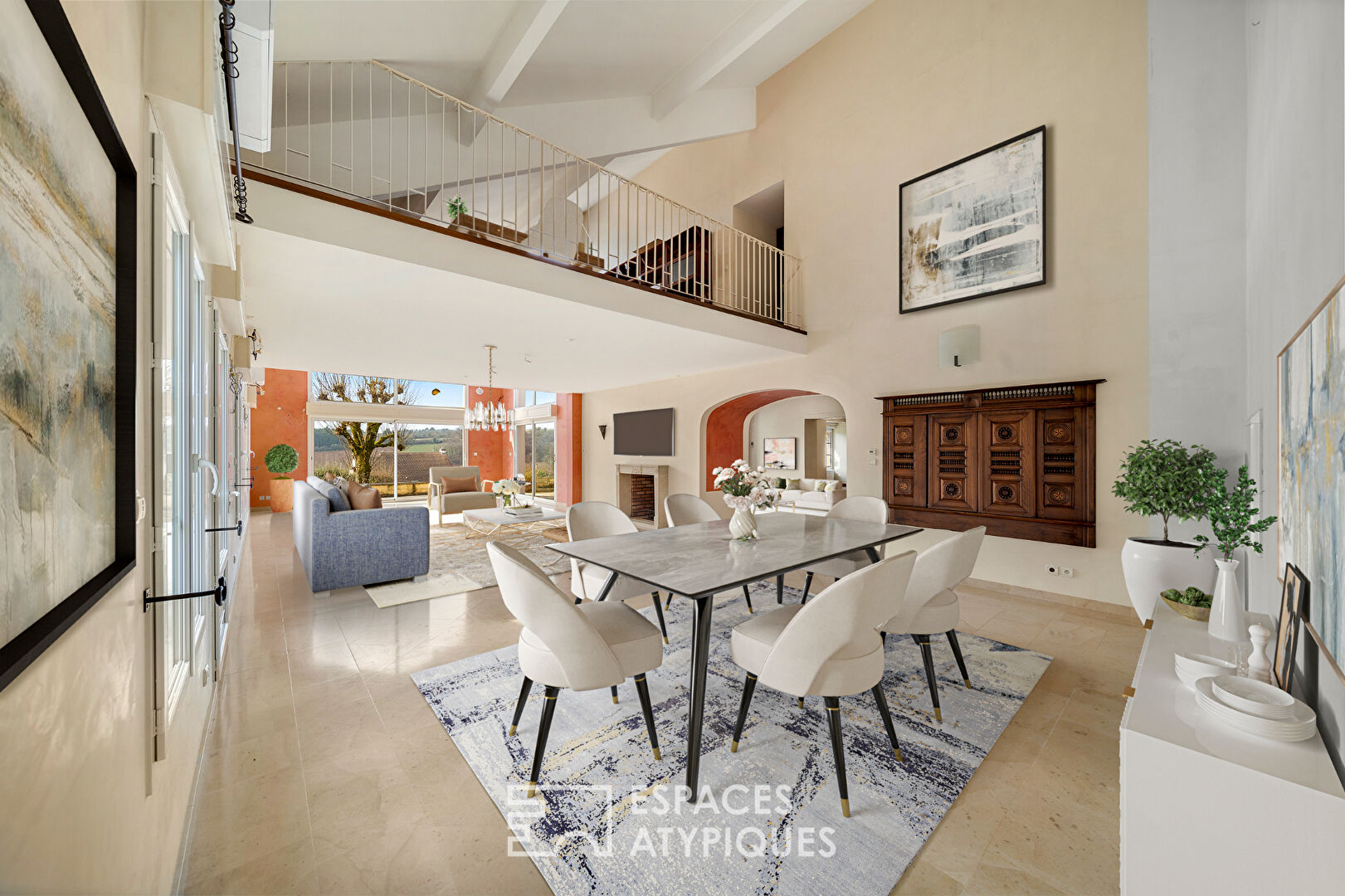 Exceptional property with swimming pool and guest house