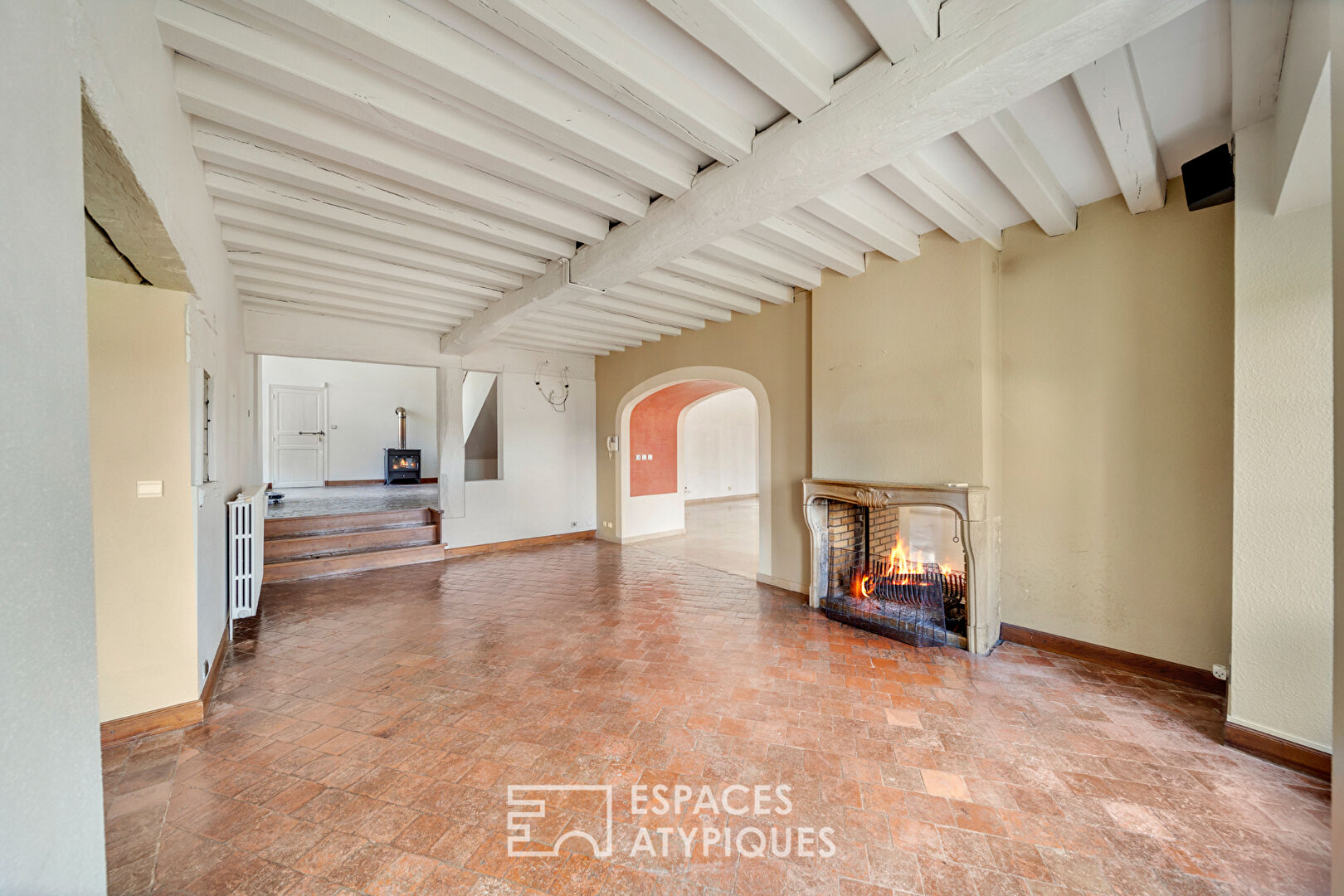 Exceptional property with swimming pool and guest house