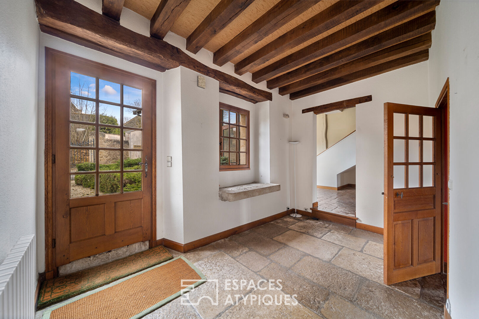 Exceptional property with swimming pool and guest house